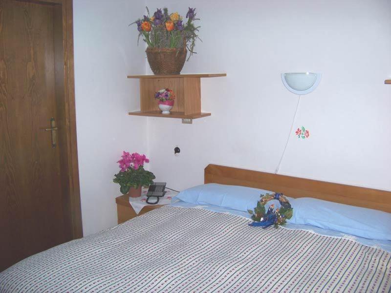 Garni Pecol Bed and Breakfast Fusine Rum bild